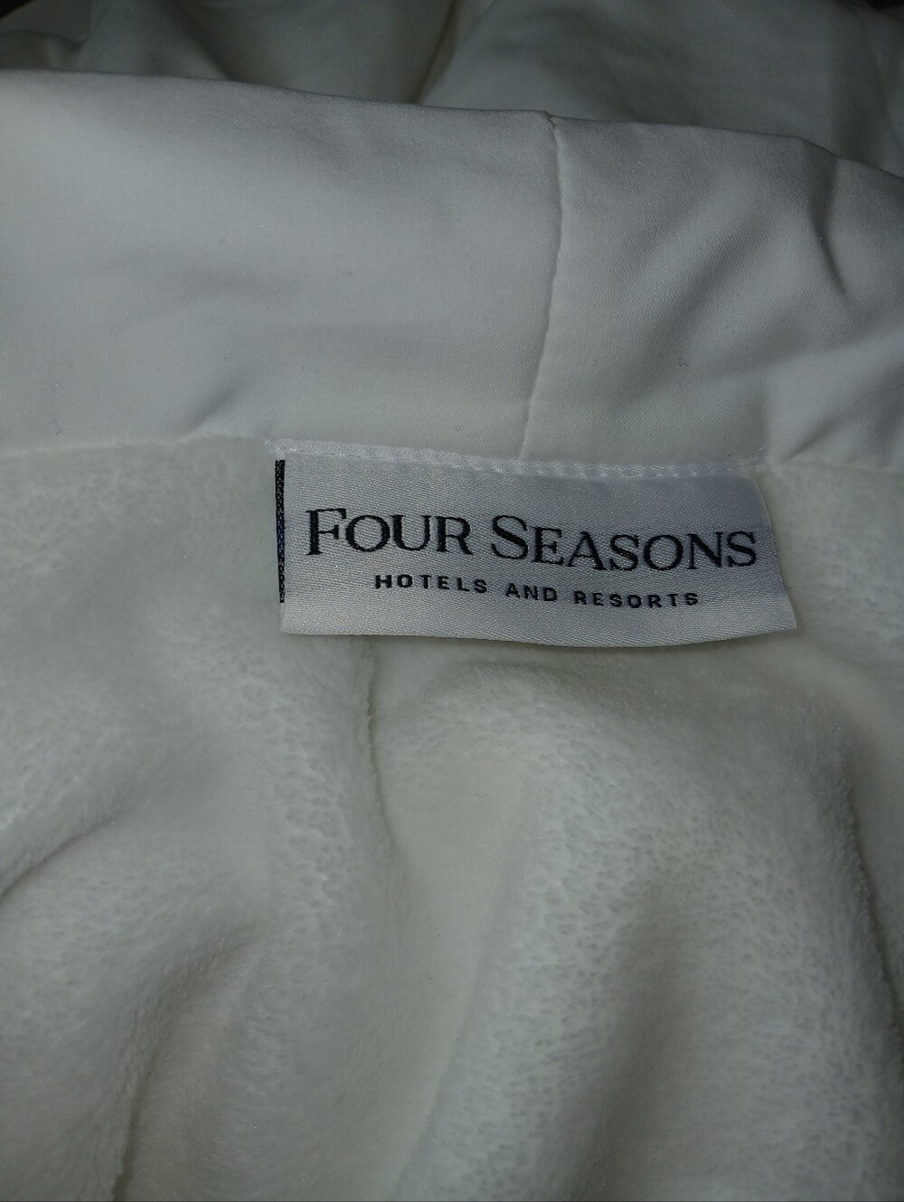 Four Seasons Spa Robe - Picture 3 of 9